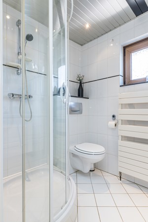 Foto - Verkocht onder voorbehoud: Nette twee- onder- een – kapwoning met serre, zonnige tuin en garage in Bocholtz